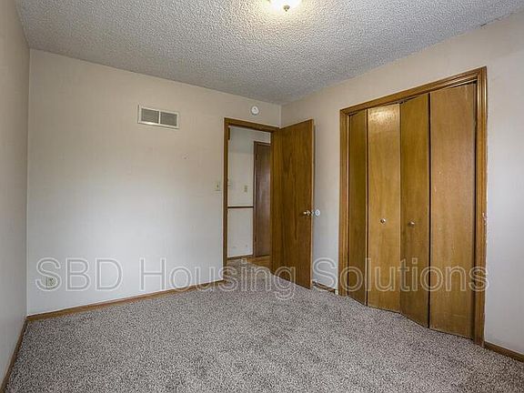 3rd image of 6820 Vermont Ave