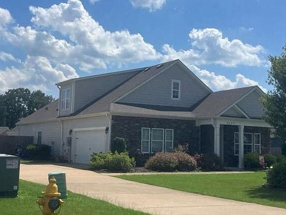 3rd image of 1432 Mountain Laurel Ln