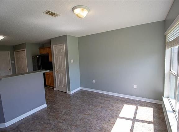 4th image of 1004 Carlin Ln
