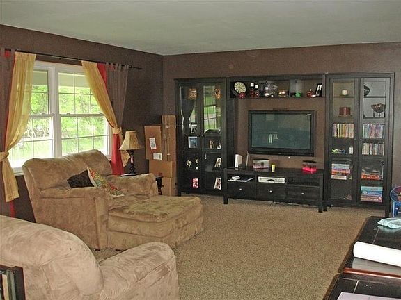 2nd image of 707 Ashford Ct