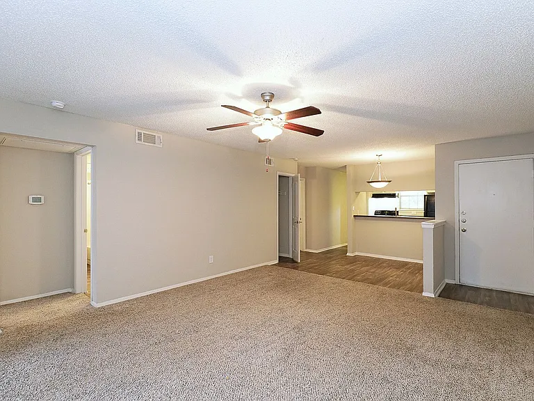 City Crest Apartments — Photo 122