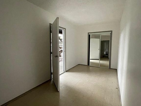 5th image of 1040 E Grand Ave #6-F