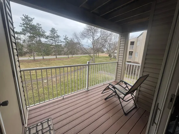 1215 Ferndale St N #A12, Maplewood, MN 55119