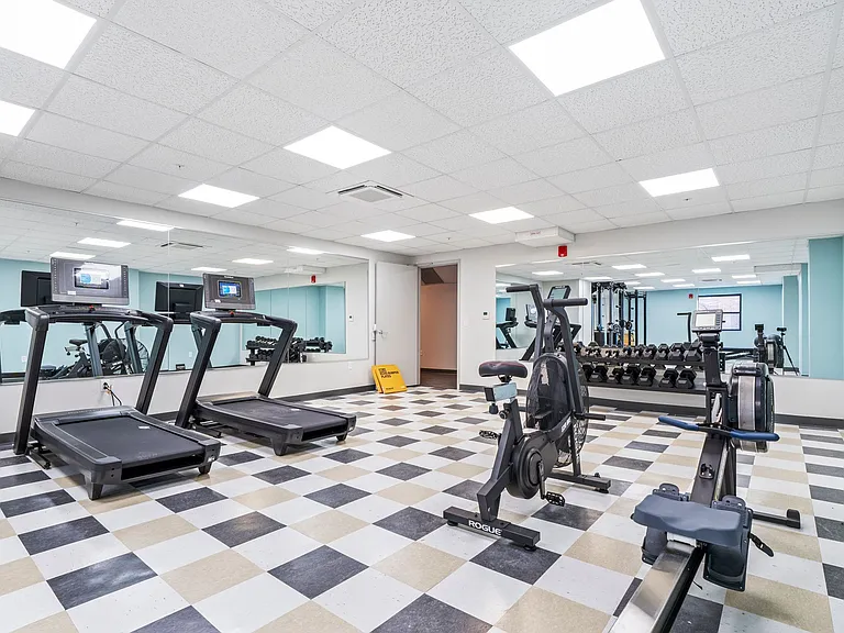 Altamont Apartments Limited-Time Special! First Month FREE with Approved Application! — Photo 9