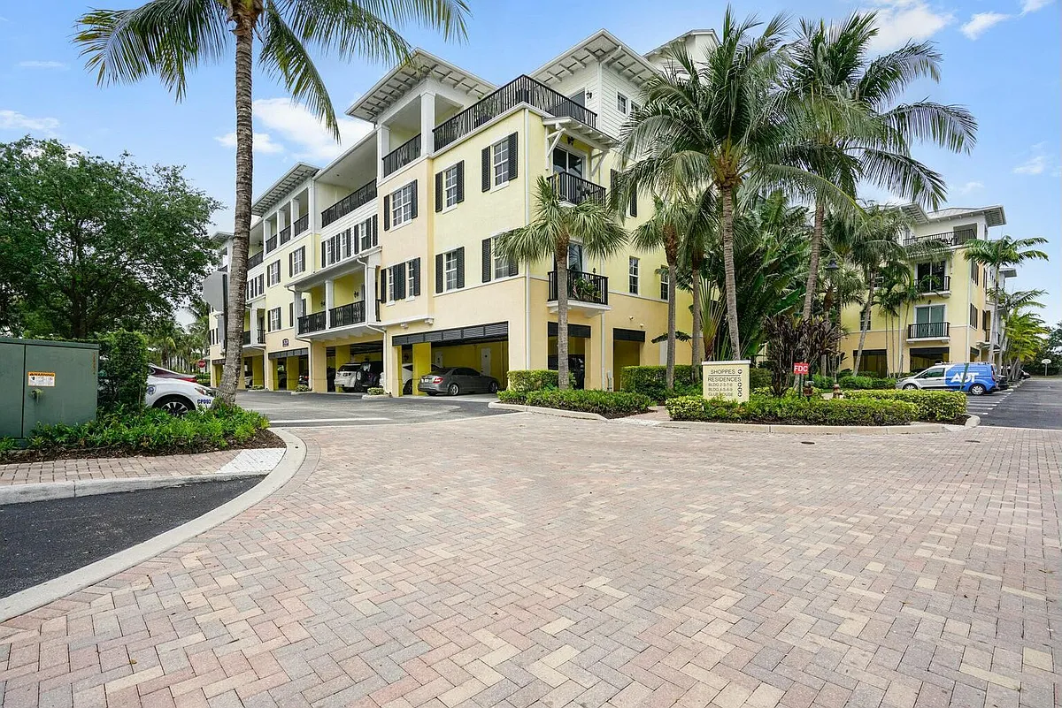 Building Photo - 3120 E Latitude Cir #206