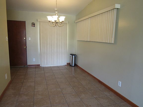 3rd image of 598 Saratoga Dr