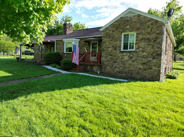 386 Monroe St, Rivesville, WV 26588