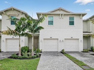 305 SE Crossoak Ln, Port Saint Lucie, FL 34984