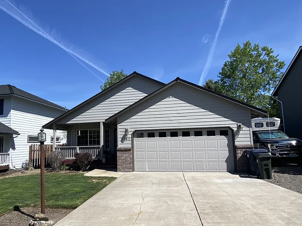 2562 NE Brandon Ct