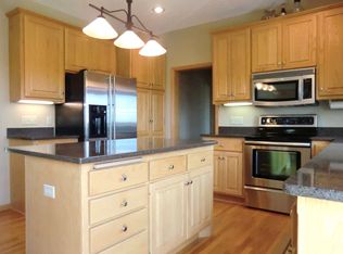 22417 Wagon Wheel Trl, Lakeville, MN 55044