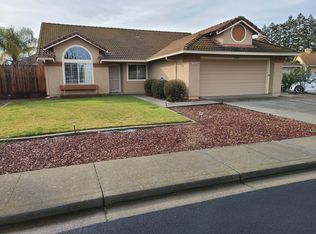 1049 Iron Ct, Vacaville, CA 95687