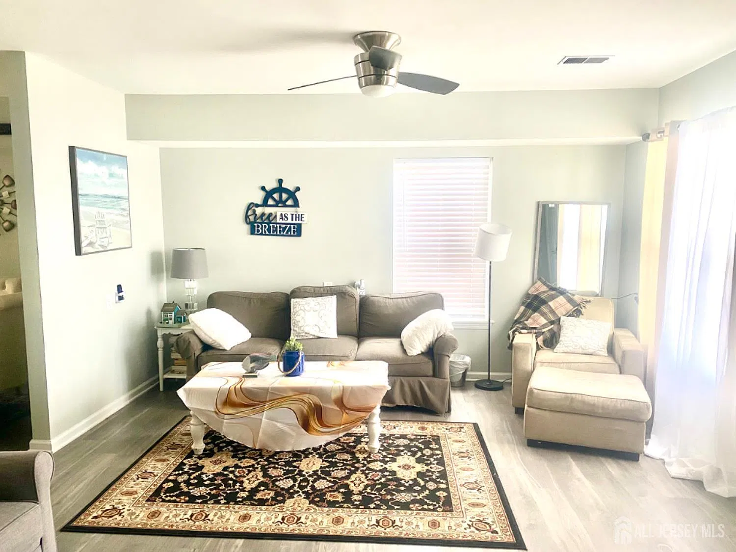 4 bed, 2.5 bath, 2400 sqft, $3,500 — Photo 4