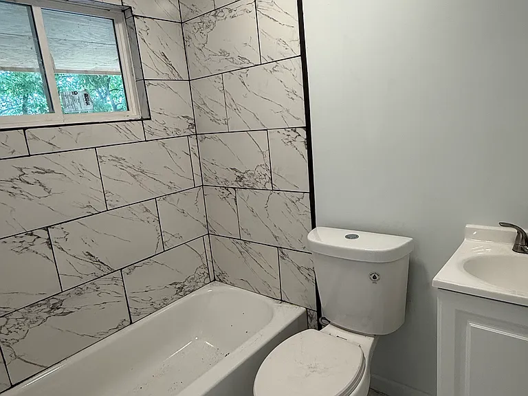 3557 Southern Ave #8 — Photo 2