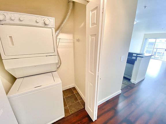 5th image of 212 Harvard Ave E APT 402