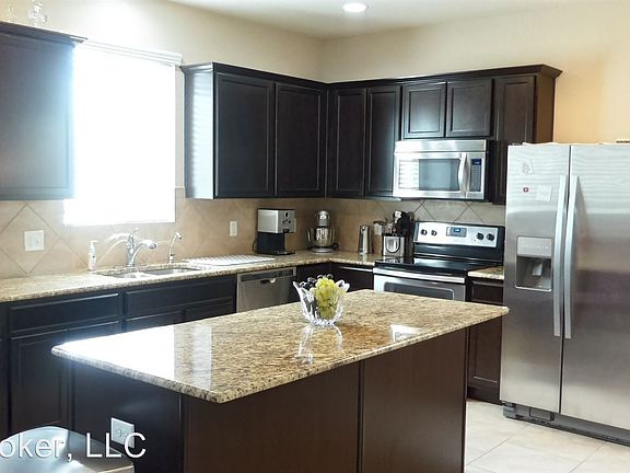 5th image of 444 Auburn Park