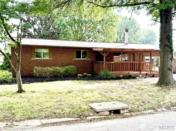4821 Wick Mor Dr, Alton, IL 62002