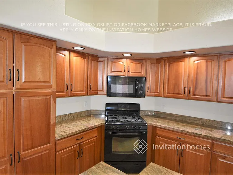10886 W Loma Ln — Photo 6
