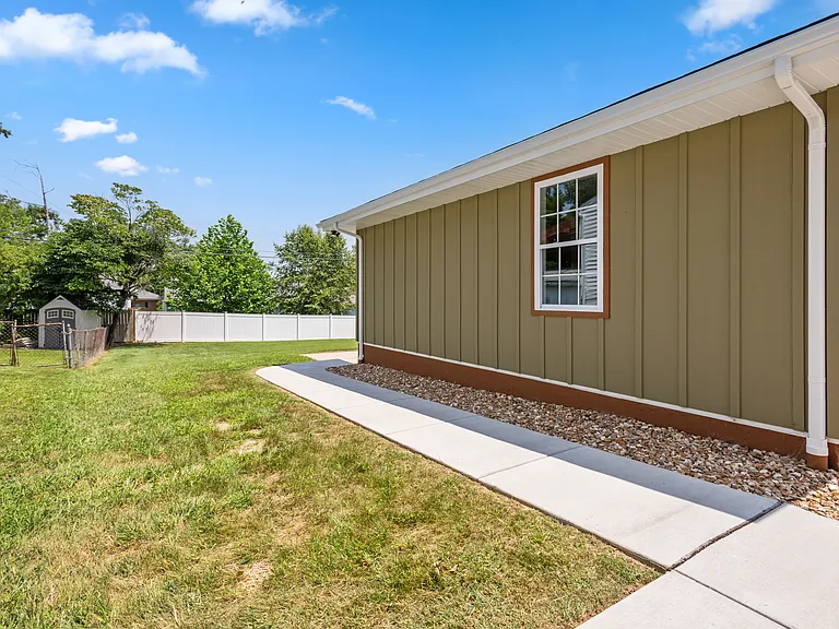 2628 Linden Pl — Photo 22
