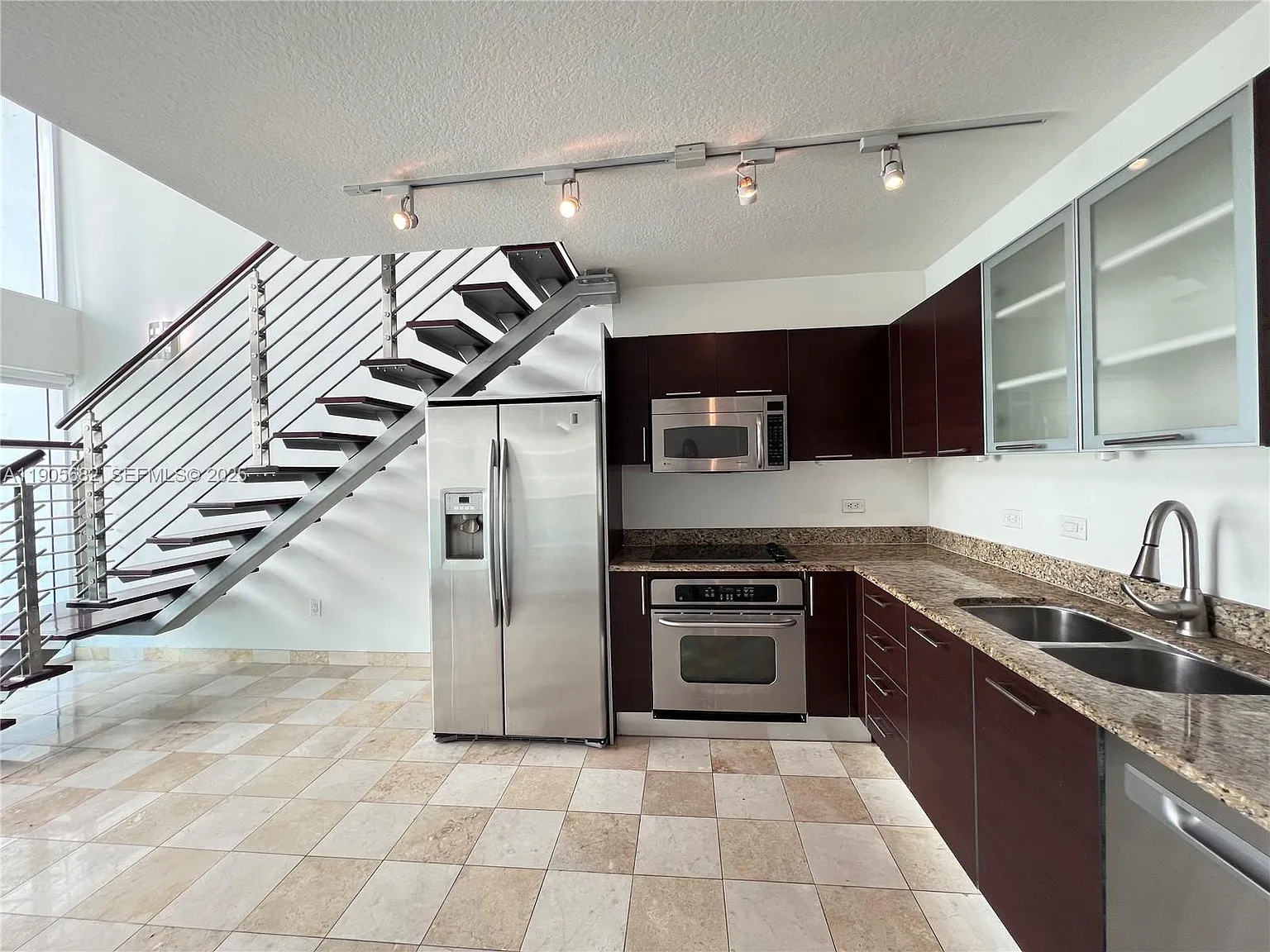 41 SE 5th St — Photo 3