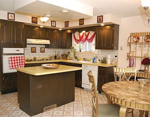 Enormous Eat-In Kitchen