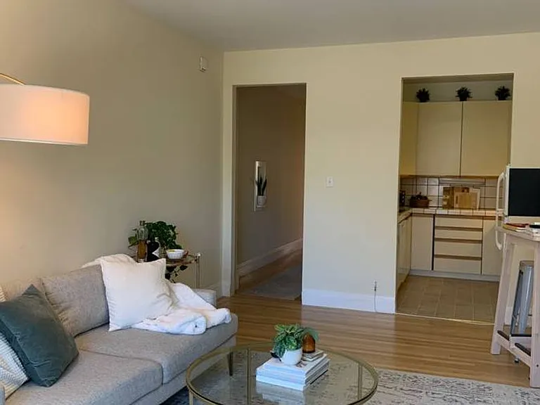 2240 Bay St — Photo 12