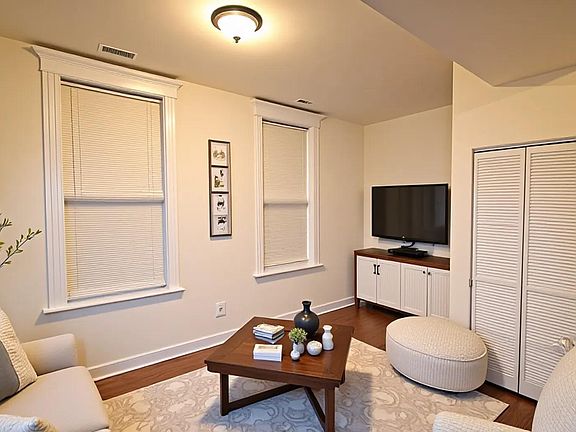 3rd image of 1827 N Hermitage Ave APT 1F