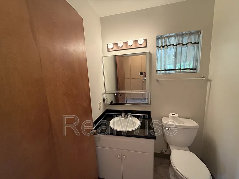 710 NW Midland Ave — Photo 27
