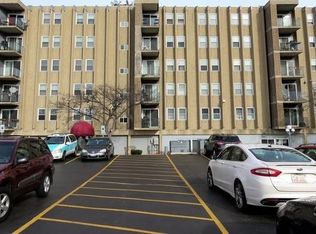 9514 Lawrence Ave #104, Schiller Park, IL 60176