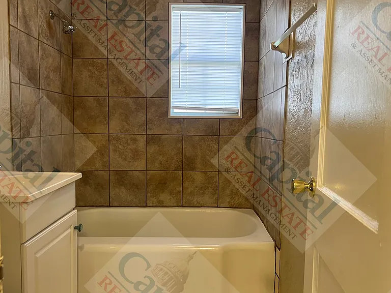 219 E Douglas Dr — Photo 12