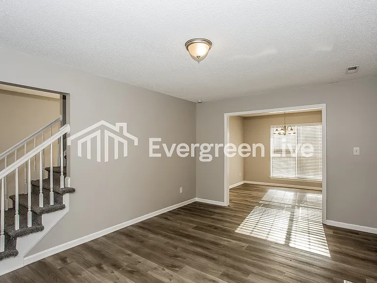 7211 Meadow Glen Dr — Photo 4