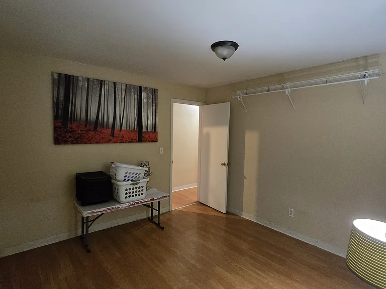 995 N Quaker Ln — Photo 6