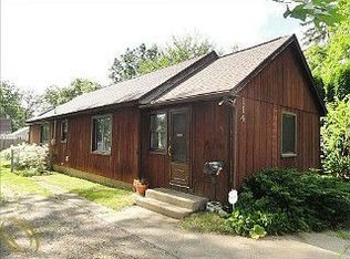 114 Starr Ave, Waterford, MI 48328