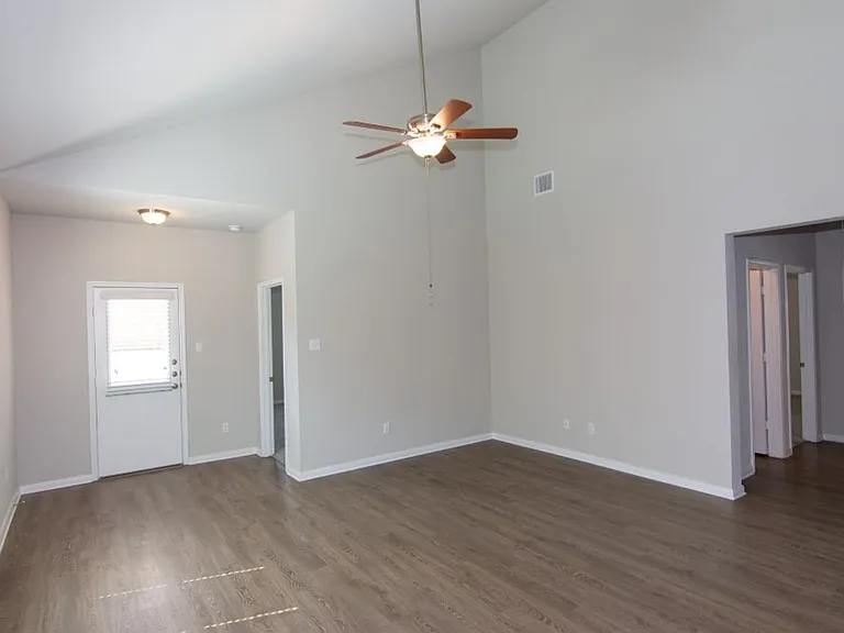 649 Donegal Ln — Photo 16