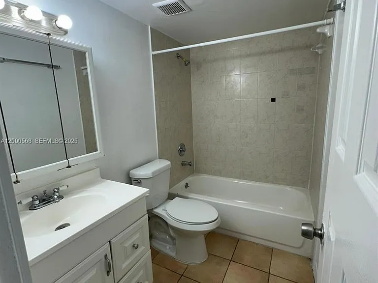 4717 NW 7th St #402-10 — Photo 6