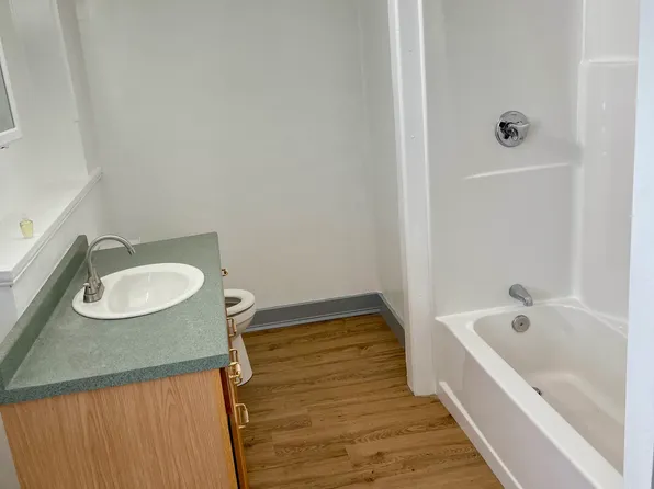 35 Independent St APT 3, New Bedford, MA 02744