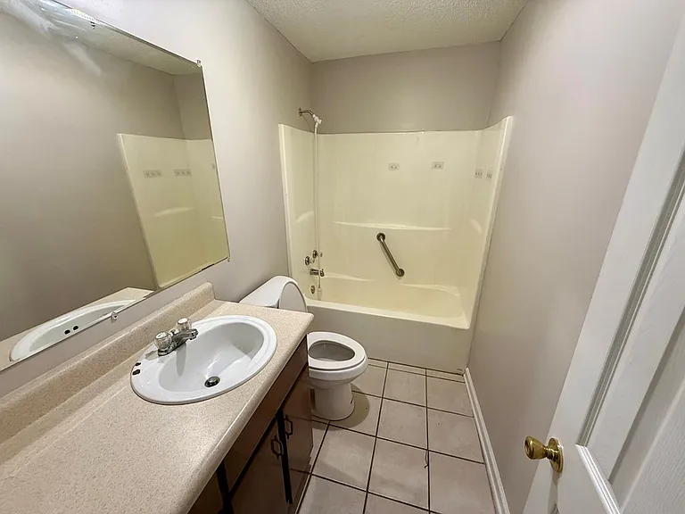 213 Randolph St — Photo 10