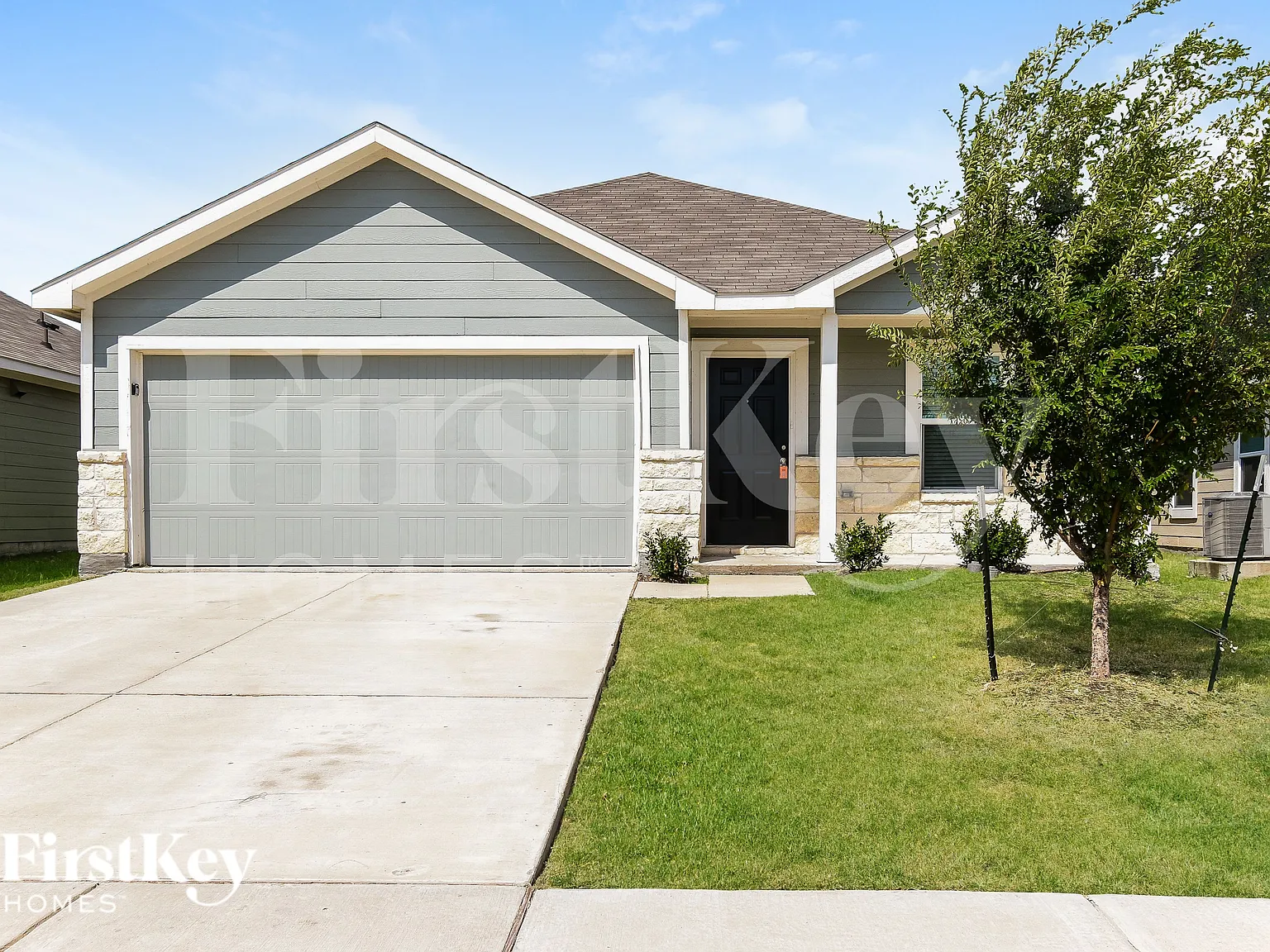 4 bed, 2.0 bath, 1627 sqft, $2,035 — Photo 1
