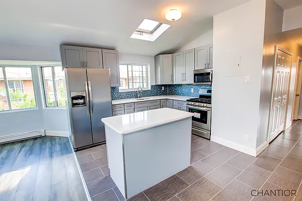 Sold by Chantior Real Estate LLC | media 24