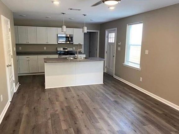 4th image of 2395 Avery Ave
