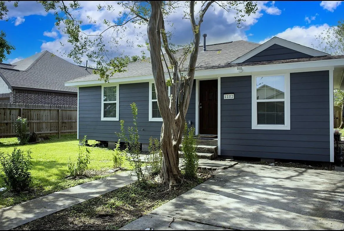 3 bed, 1.0 bath, 910 sqft, $1,650 — Photo 2