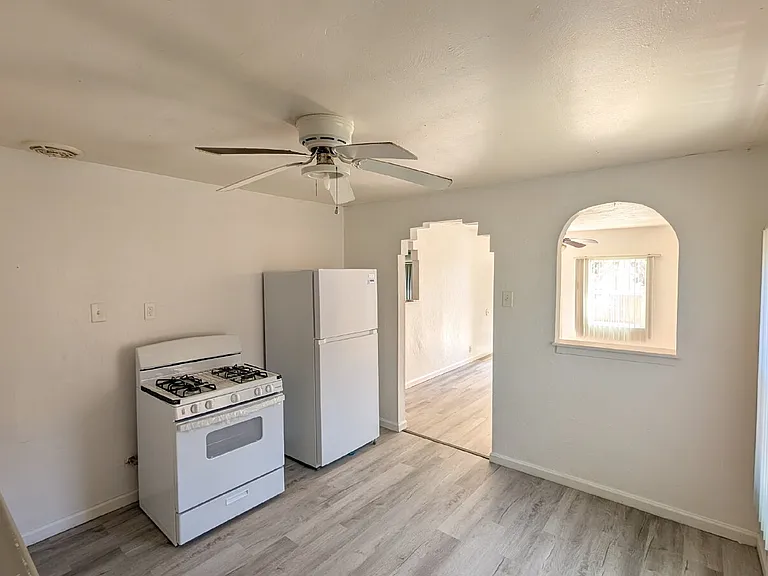 140.5 S G St — Photo 4