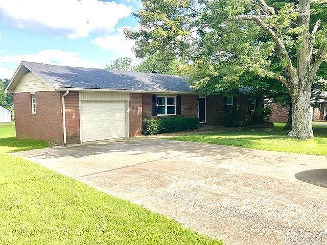 1st image of 670 Fowler Rd