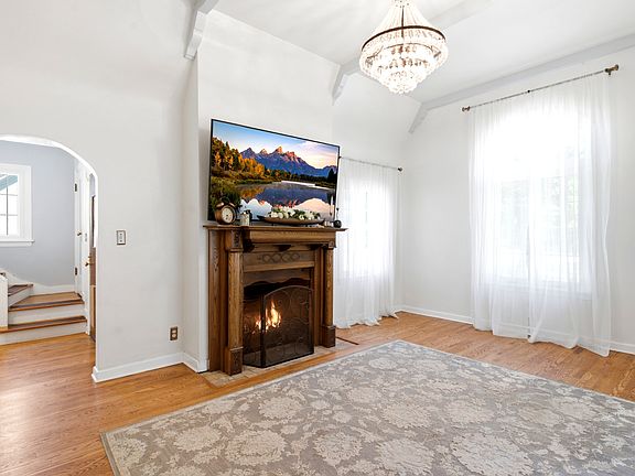 5th image of 2663 Taylor Ave