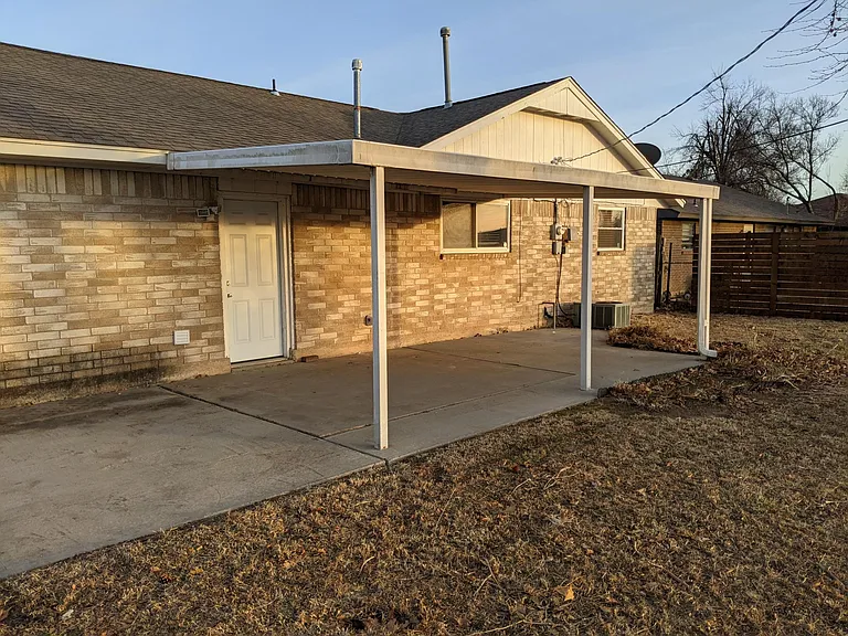 1013 Newport Ave — Photo 19