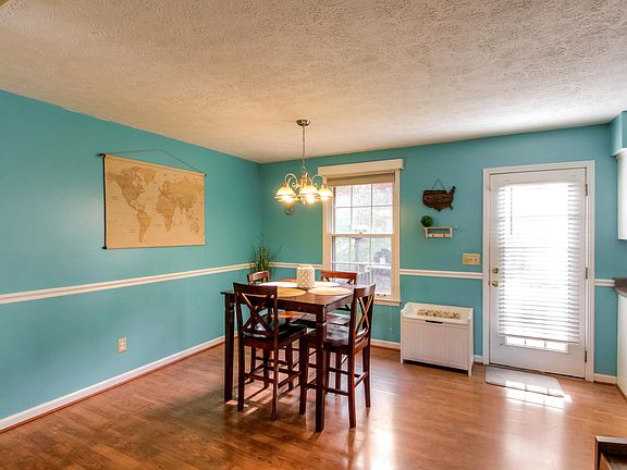 5th image of 220 Brookhollow Dr