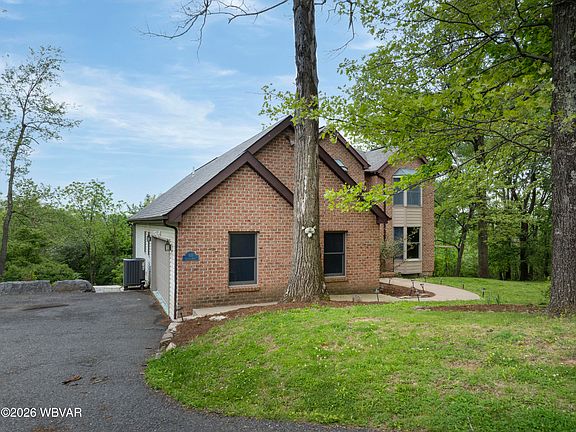 3rd image of 828 Struble Rd