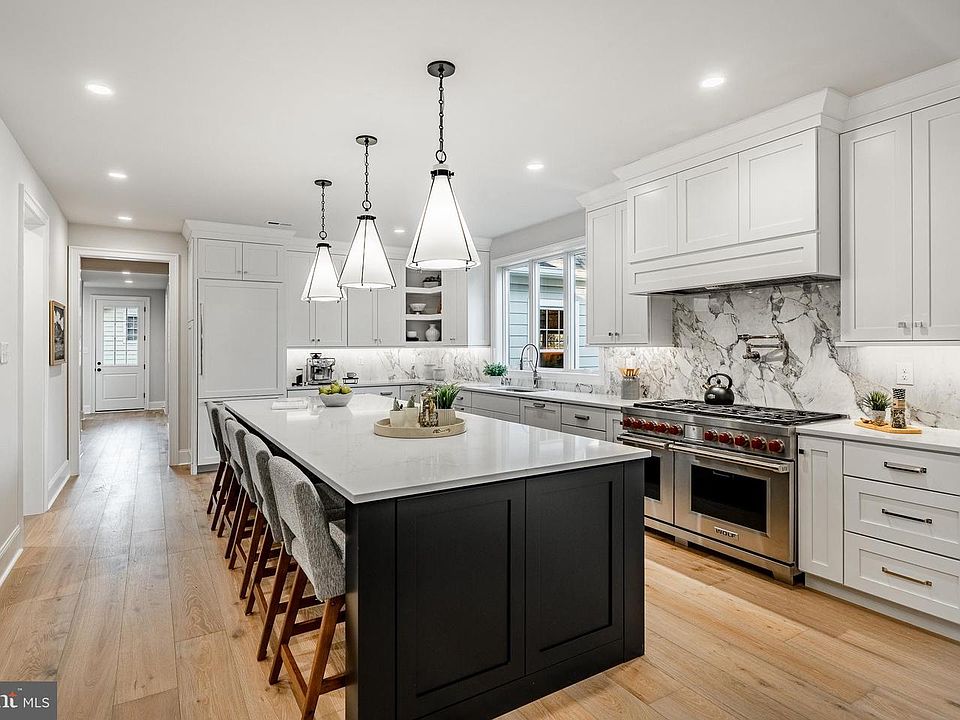 1st image of 407 Oakwynne Dr