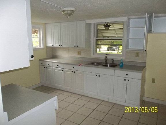 2nd image of 248 Long St