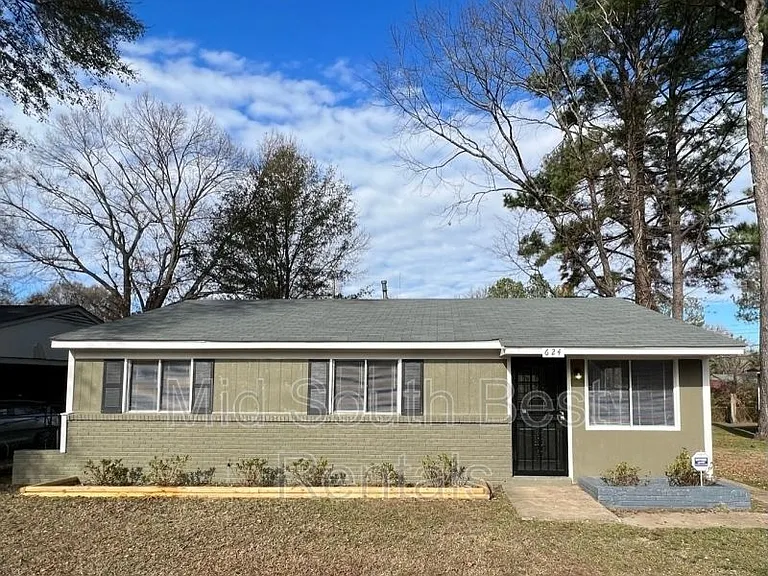 624 Frayser Dr — Photo 1