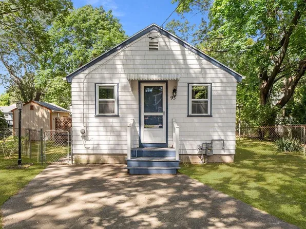 95 Wilson Ave, Warwick, RI 02889